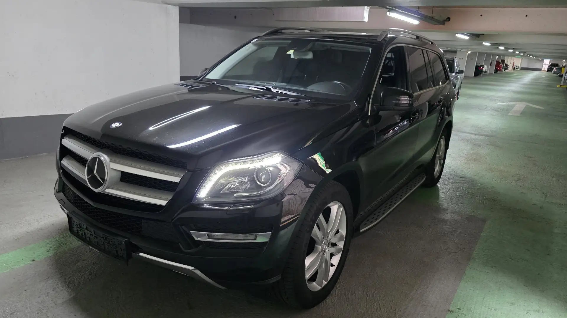 Mercedes-Benz GL 350 BlueTEC 4MATIC Aut. Schwarz - 1