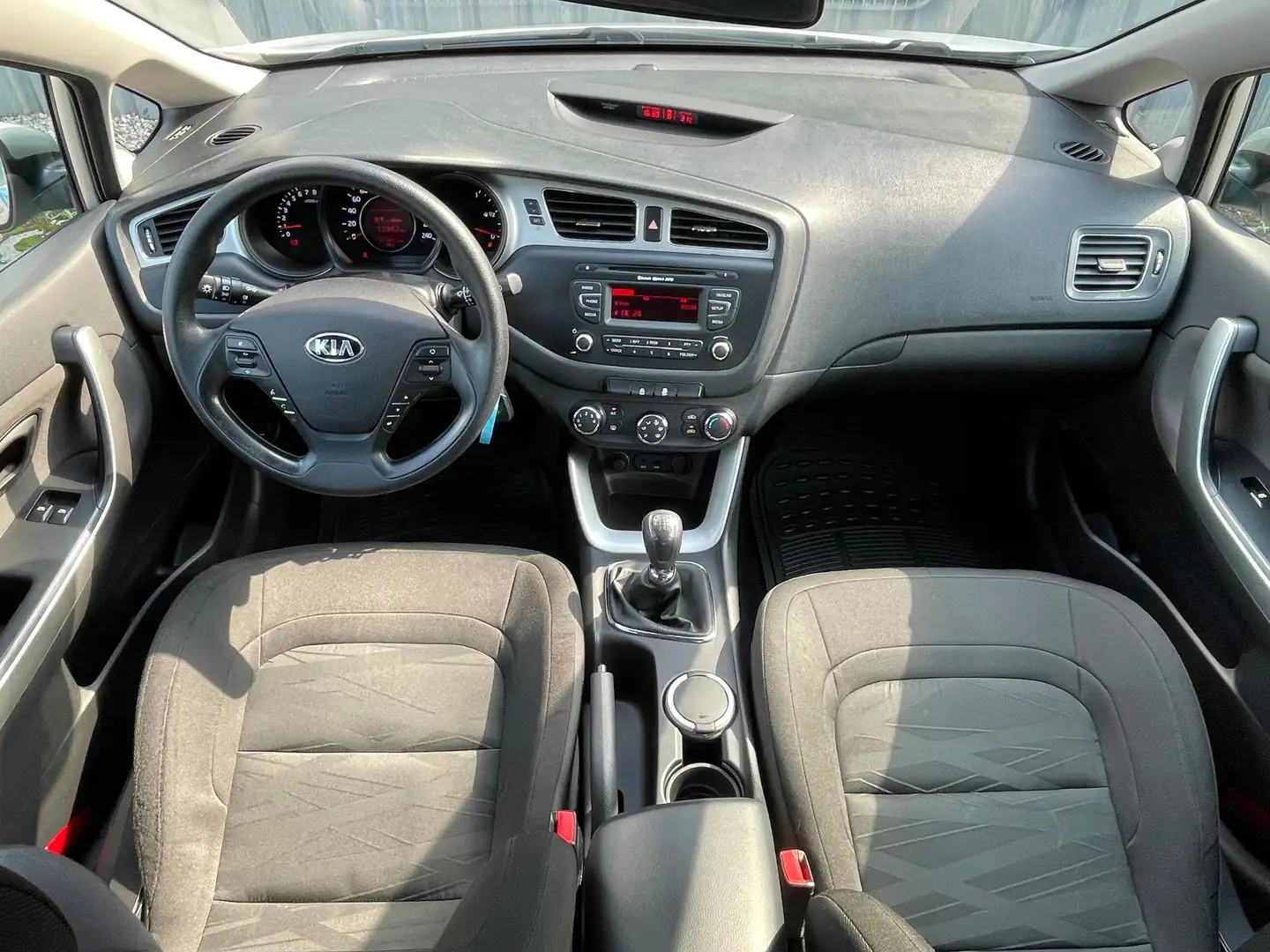 Kia Ceed / cee'd 1,4 Cool Grau - 2