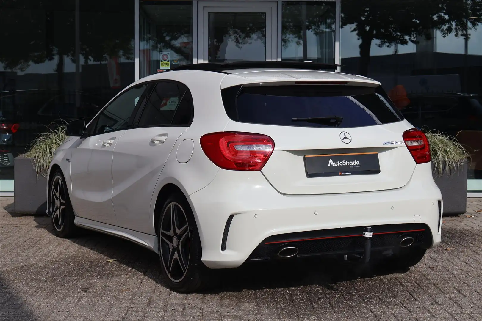 Mercedes-Benz A 200 AMG-LINE 156pk I Pano I Cruise I Stoelverwarming I Weiß - 2