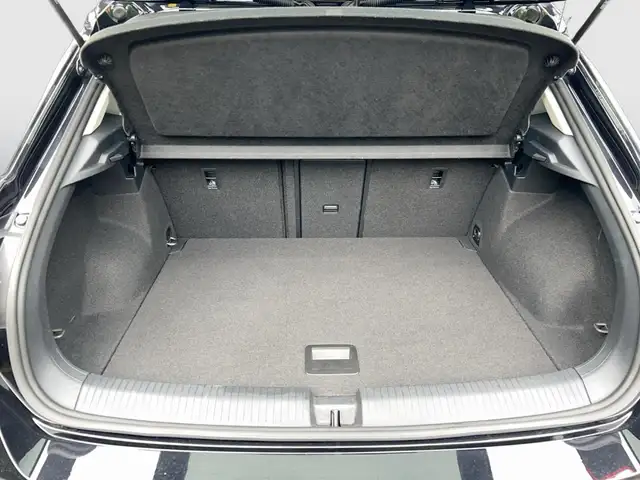 Volkswagen T-Roc view 13