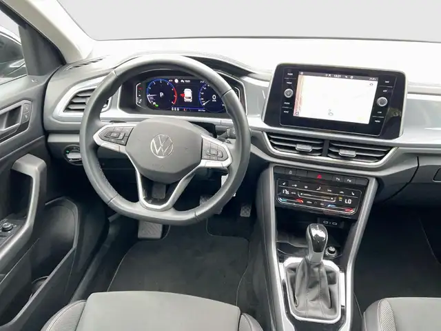Volkswagen T-Roc view 11