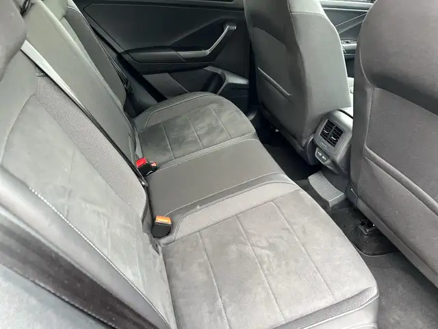 Volkswagen T-Roc view 14