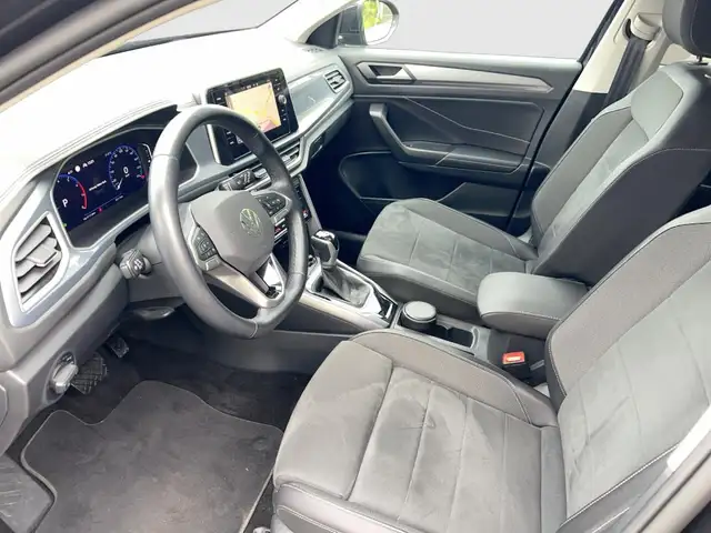 Volkswagen T-Roc view 9