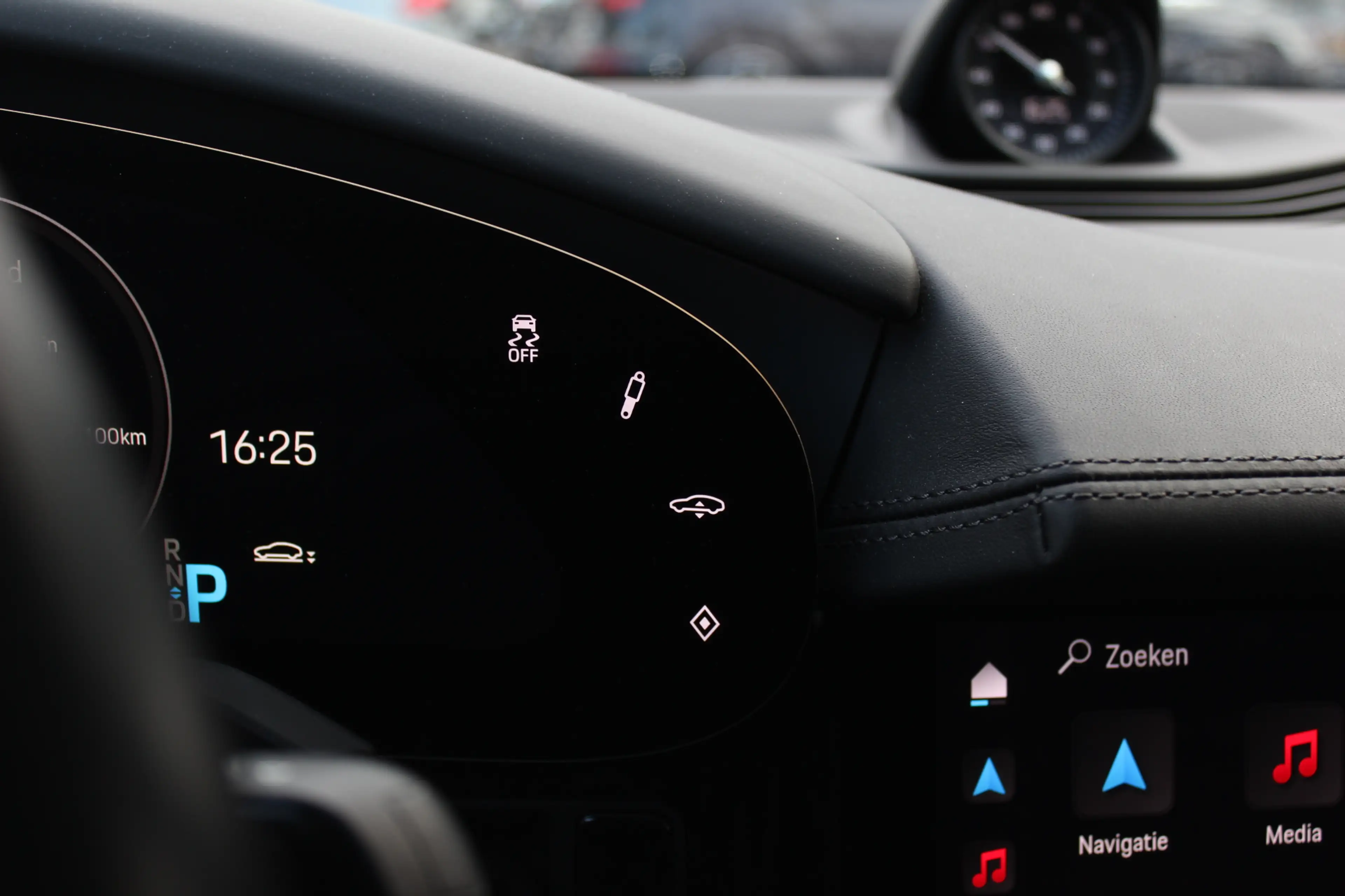 Porsche Taycan Turbo 93 kWh / Panoramadak / 360Camera / Head-up / — photo 27