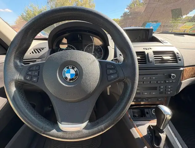 BMW X3 view 8
