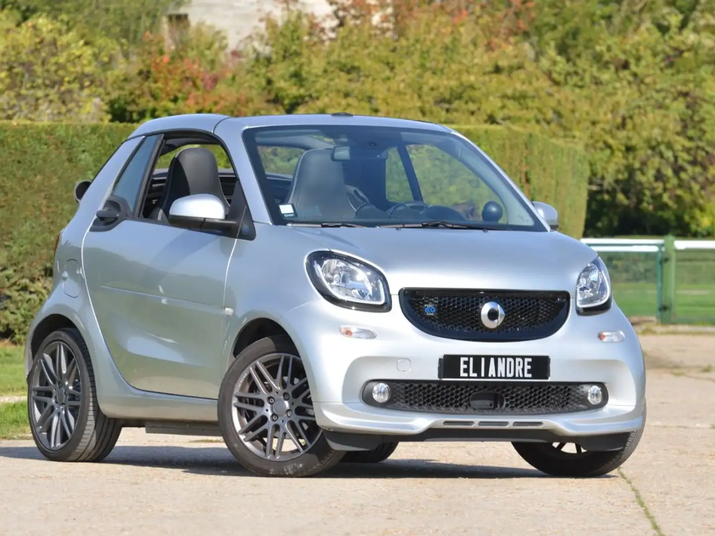 smart forTwo EQ CABRIOLET PACK BRABUS Grijs - 2