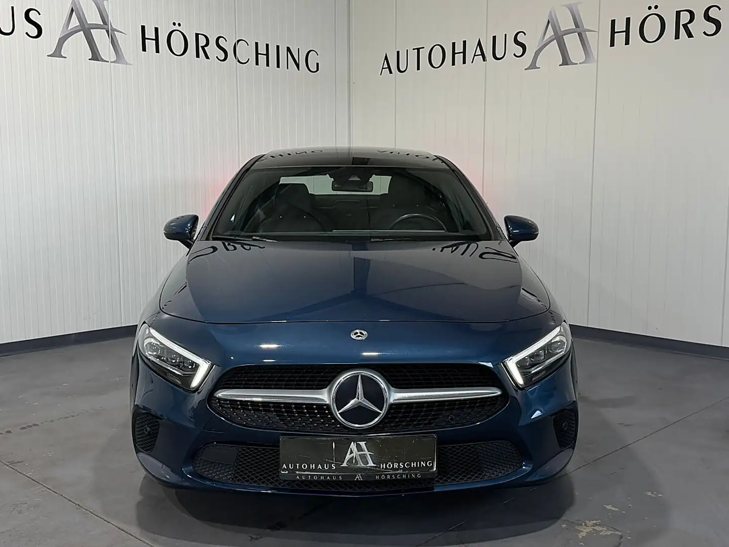 Mercedes-Benz A 180 d Limousine //PANO//AMBIENTE//SITZHEIZTUNG//AHK// Blau - 2