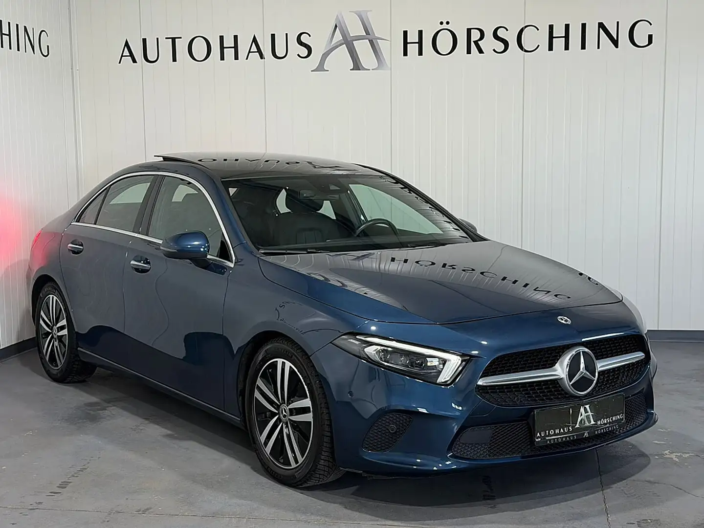 Mercedes-Benz A 180 d Limousine //PANO//AMBIENTE//SITZHEIZTUNG//AHK// Blau - 1