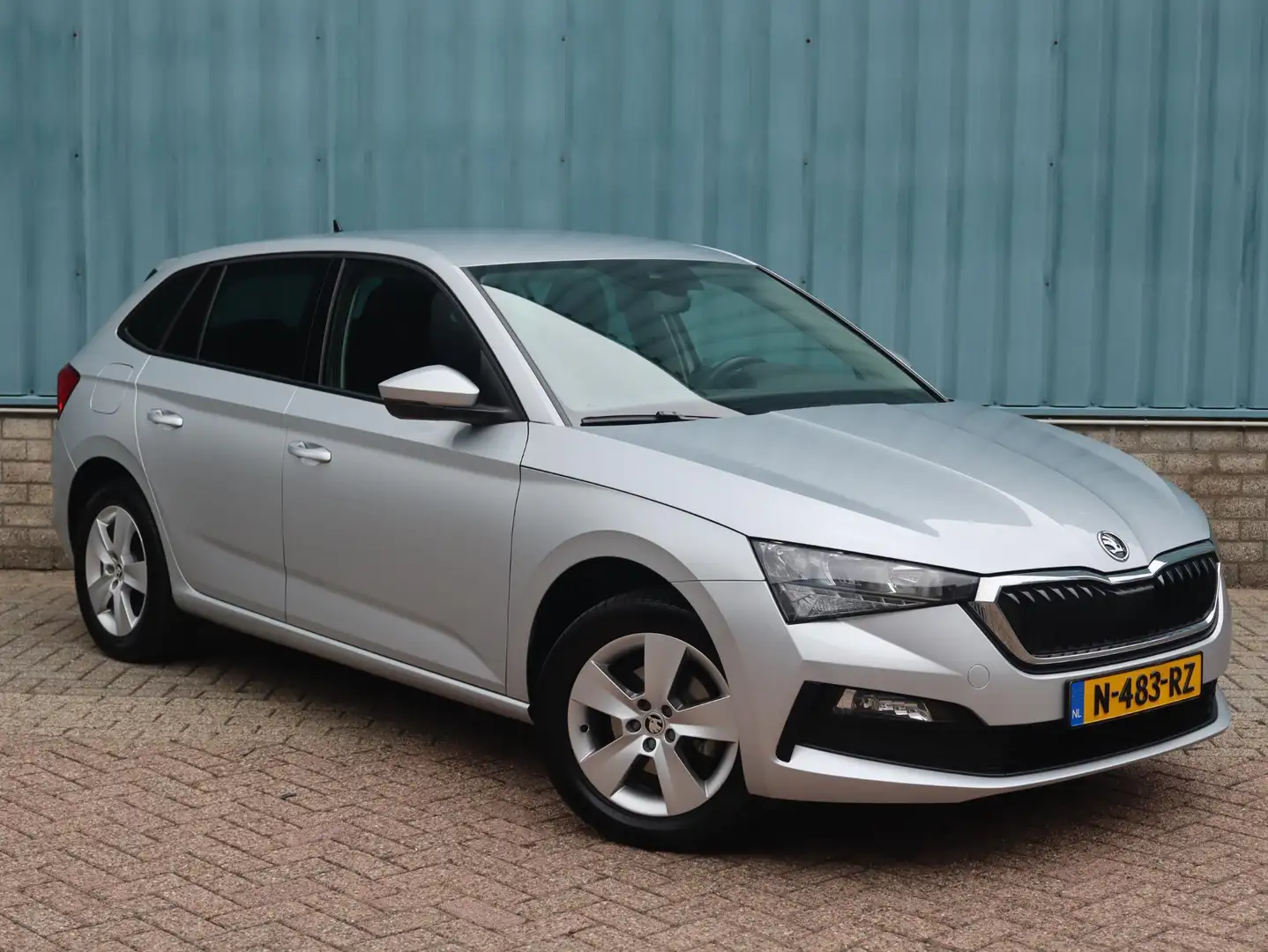 Skoda Scala 1.0 TSI 110pk AUTOMAAT DSG | AIRCO | NAVI | APPLE Grijs - 2