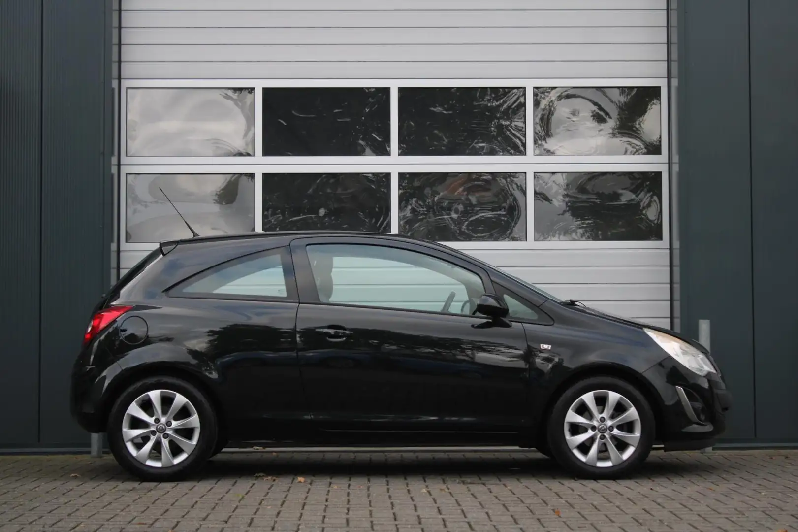 Opel Corsa 1.4-16V Cosmo Airco/Cruise/Elek.Ramen/C.V./RadioCD Noir - 2