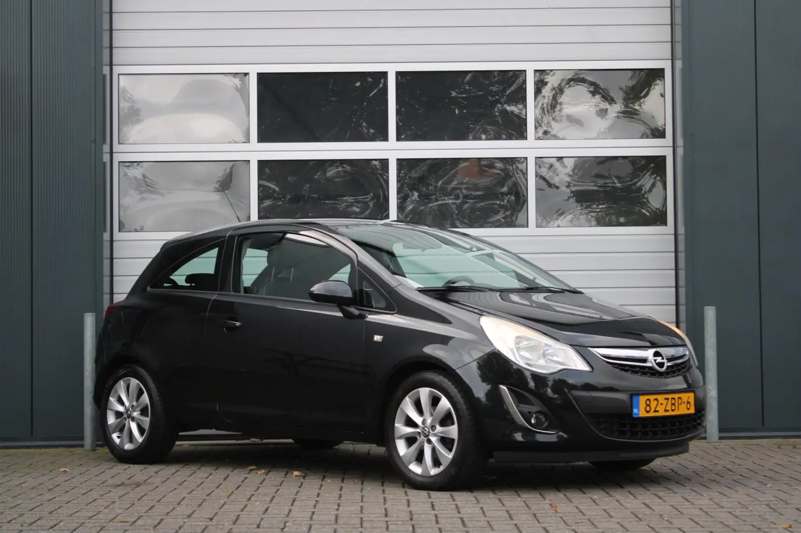 Opel Corsa 1.4-16V Cosmo Airco/Cruise/Elek.Ramen/C.V./RadioCD Noir - 1