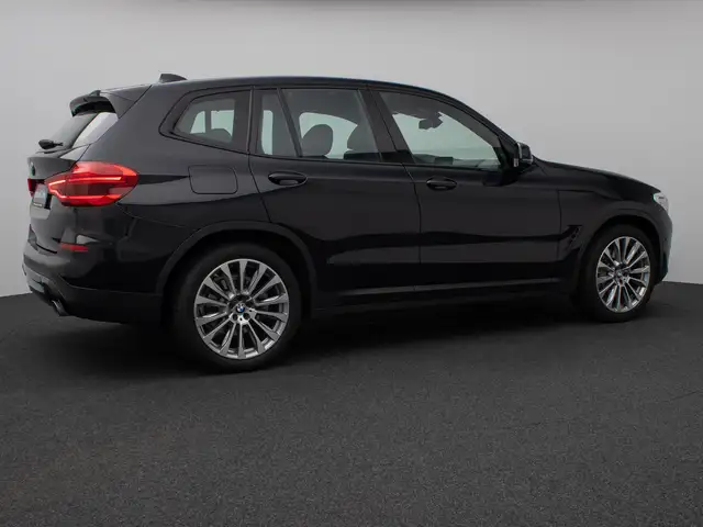 BMW X3 view 6