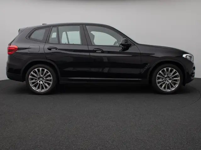 BMW X3 view 5