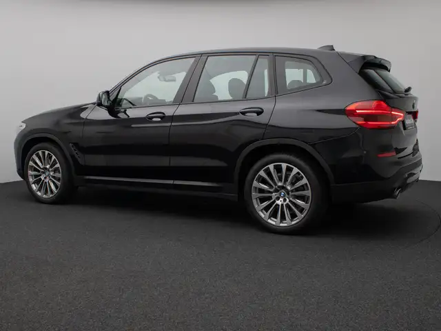 BMW X3 view 10