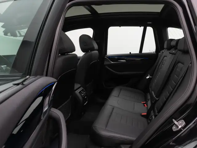 BMW X3 view 24