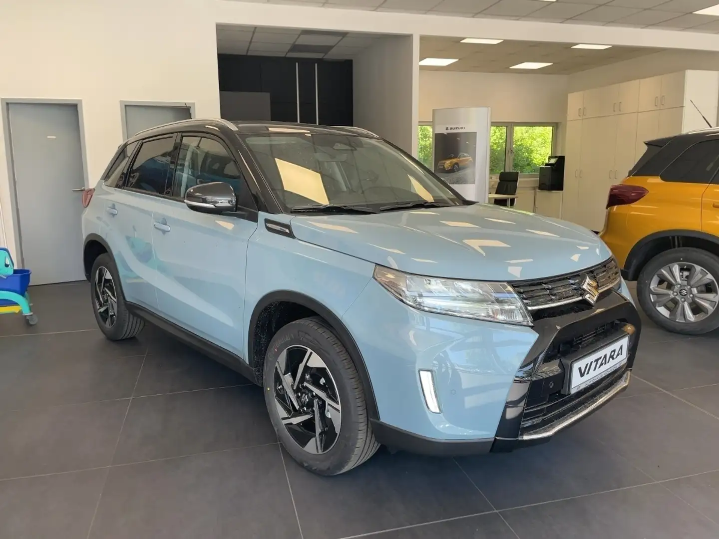 Suzuki Vitara 1.5 COMFORT+ AGS Zwart - 2
