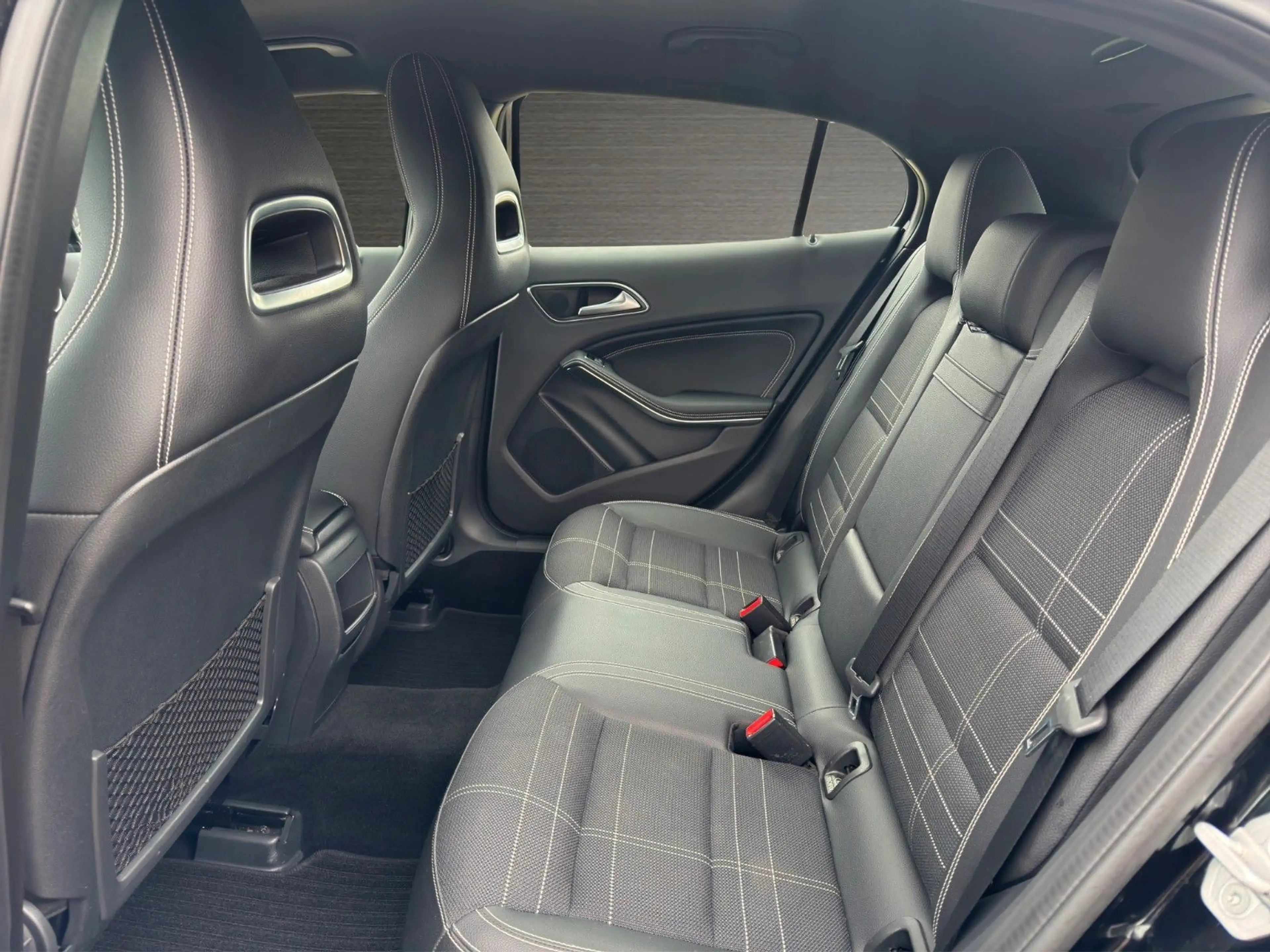 Mercedes-Benz GLA 220 d Automatik Xenon Kamera SHZ Navi PDC — photo 11