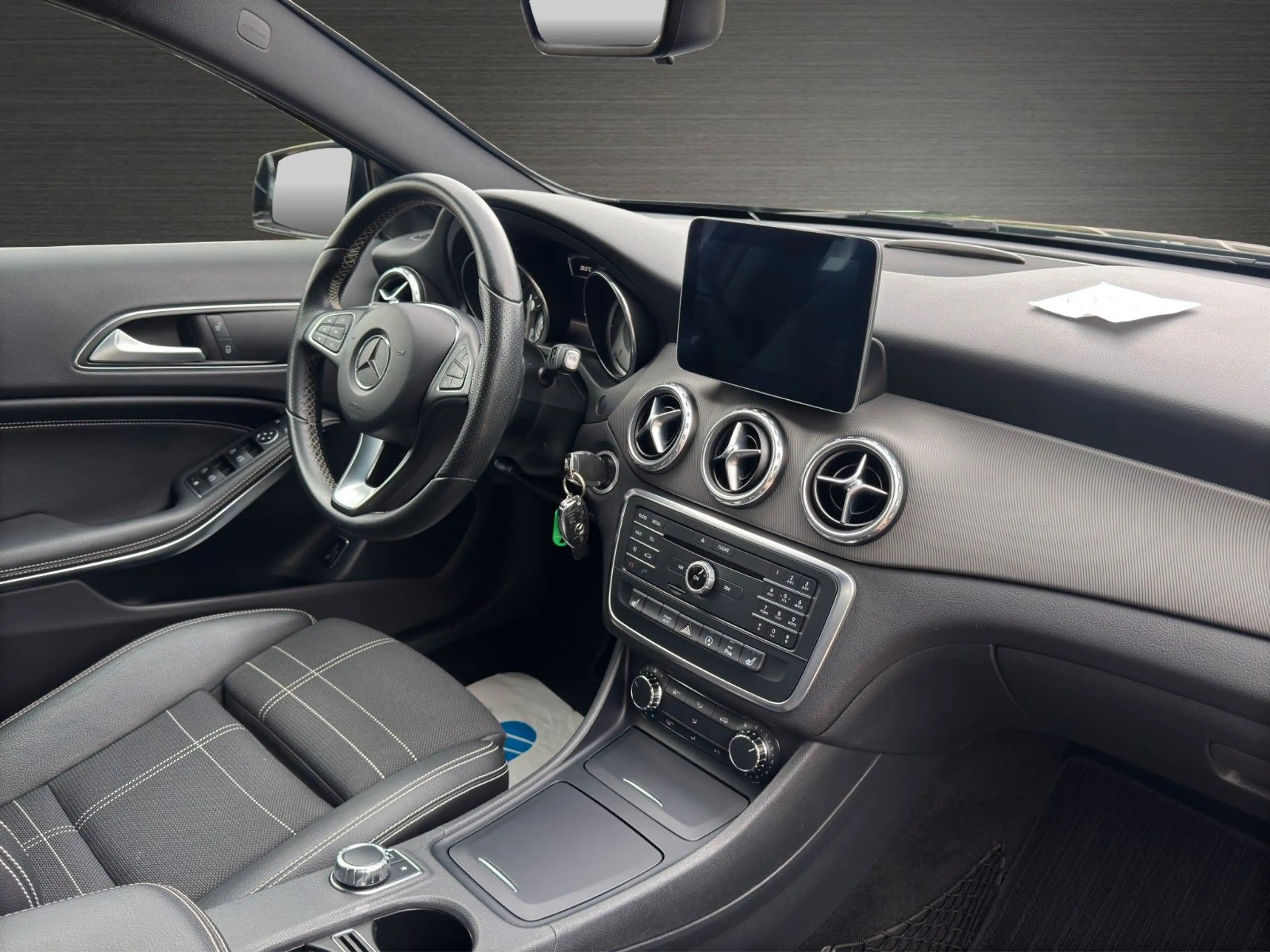 Mercedes-Benz GLA 220 d Automatik Xenon Kamera SHZ Navi PDC — photo 14