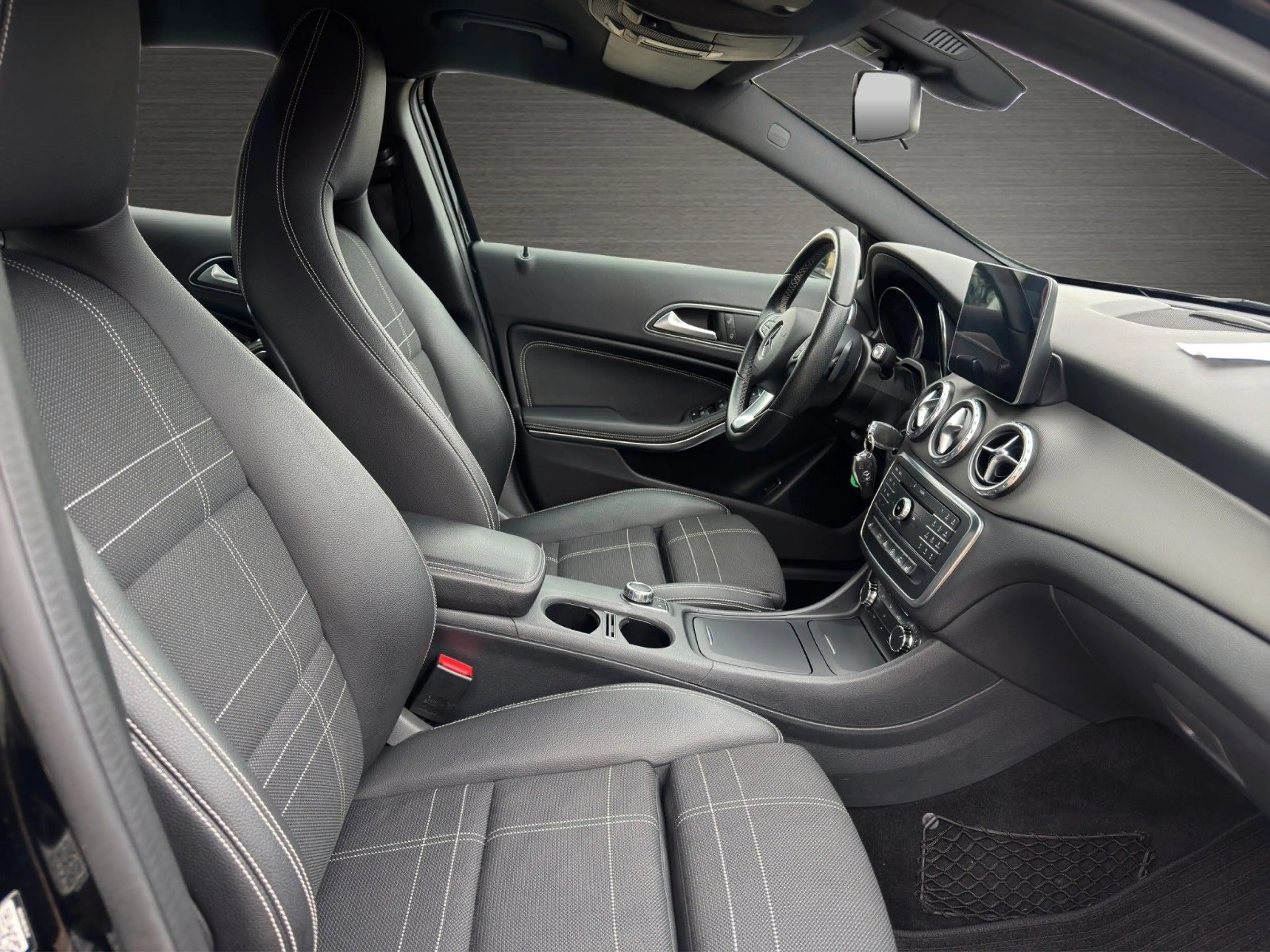Mercedes-Benz GLA 220 d Automatik Xenon Kamera SHZ Navi PDC — photo 15