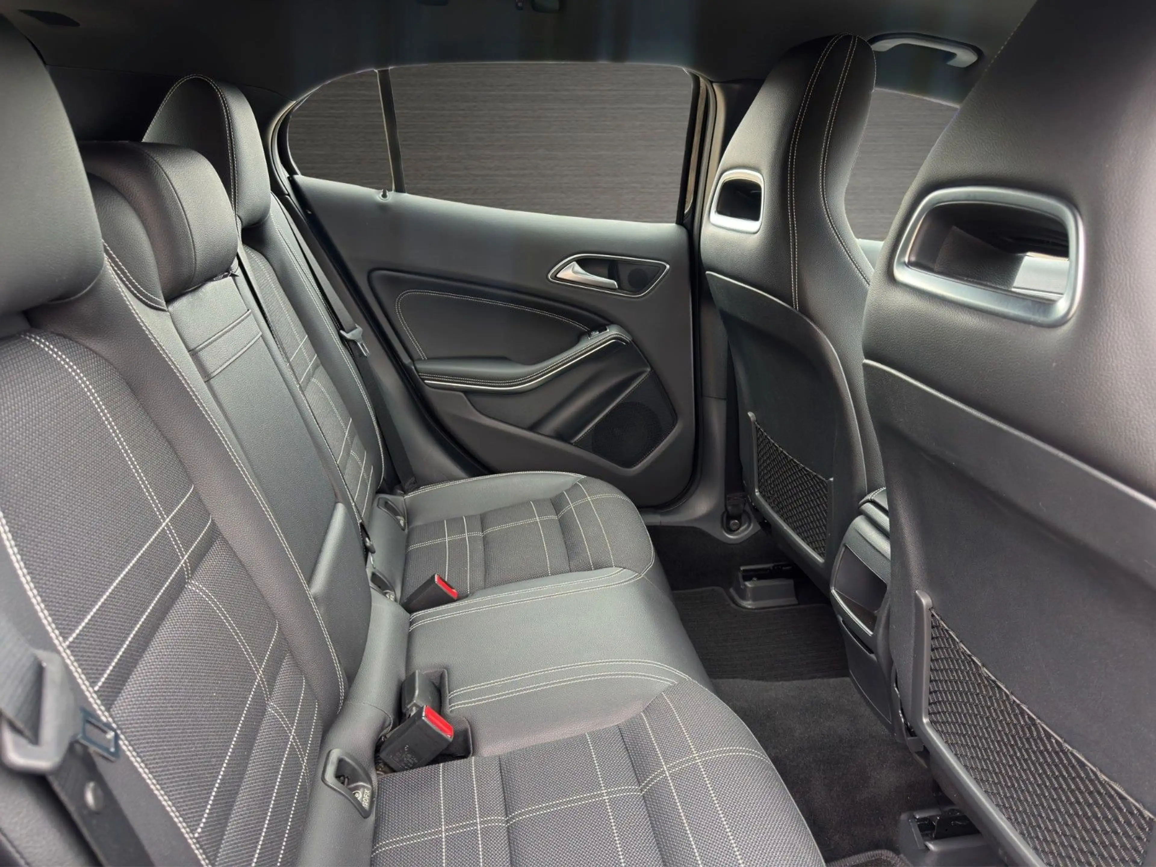 Mercedes-Benz GLA 220 d Automatik Xenon Kamera SHZ Navi PDC — photo 12