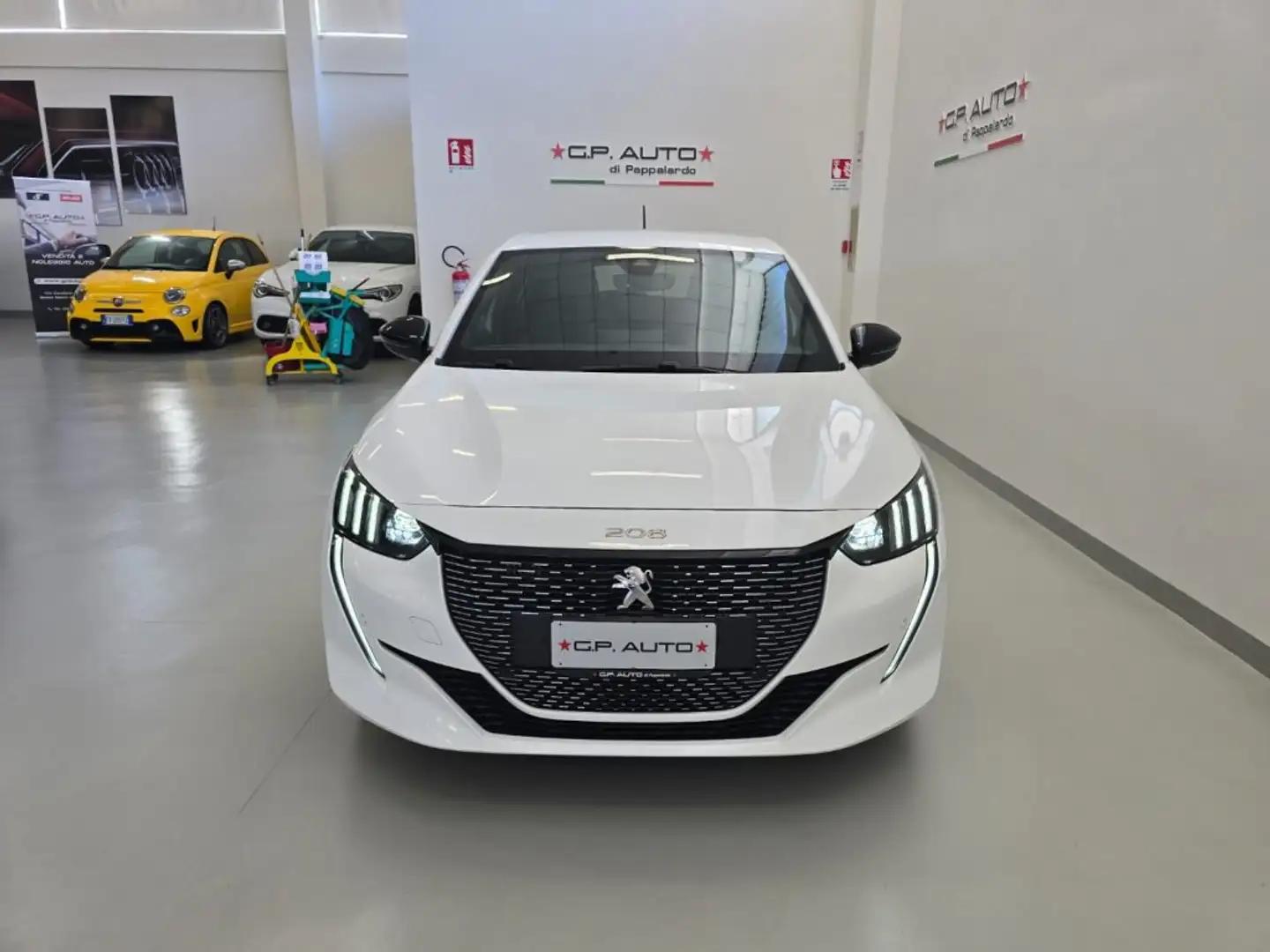 Peugeot 208 PureTech 100 5 porte GT line Weiß - 2