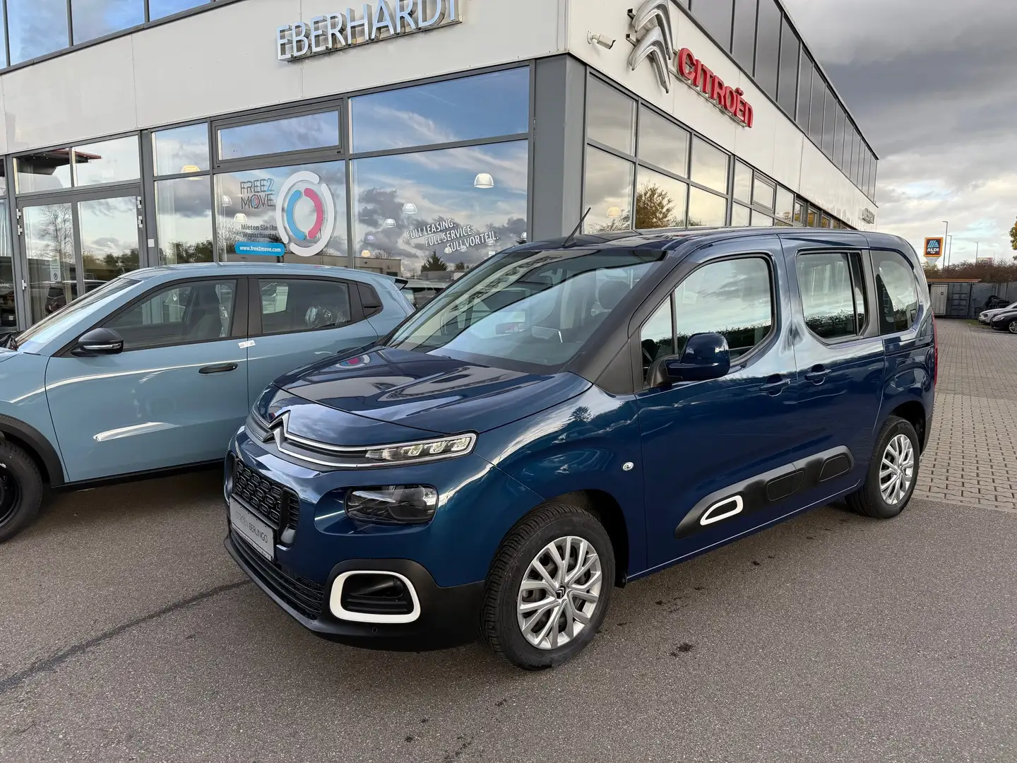 Citroen Berlingo PureTech 130 EAT8 Feel Automatik Bleu - 1