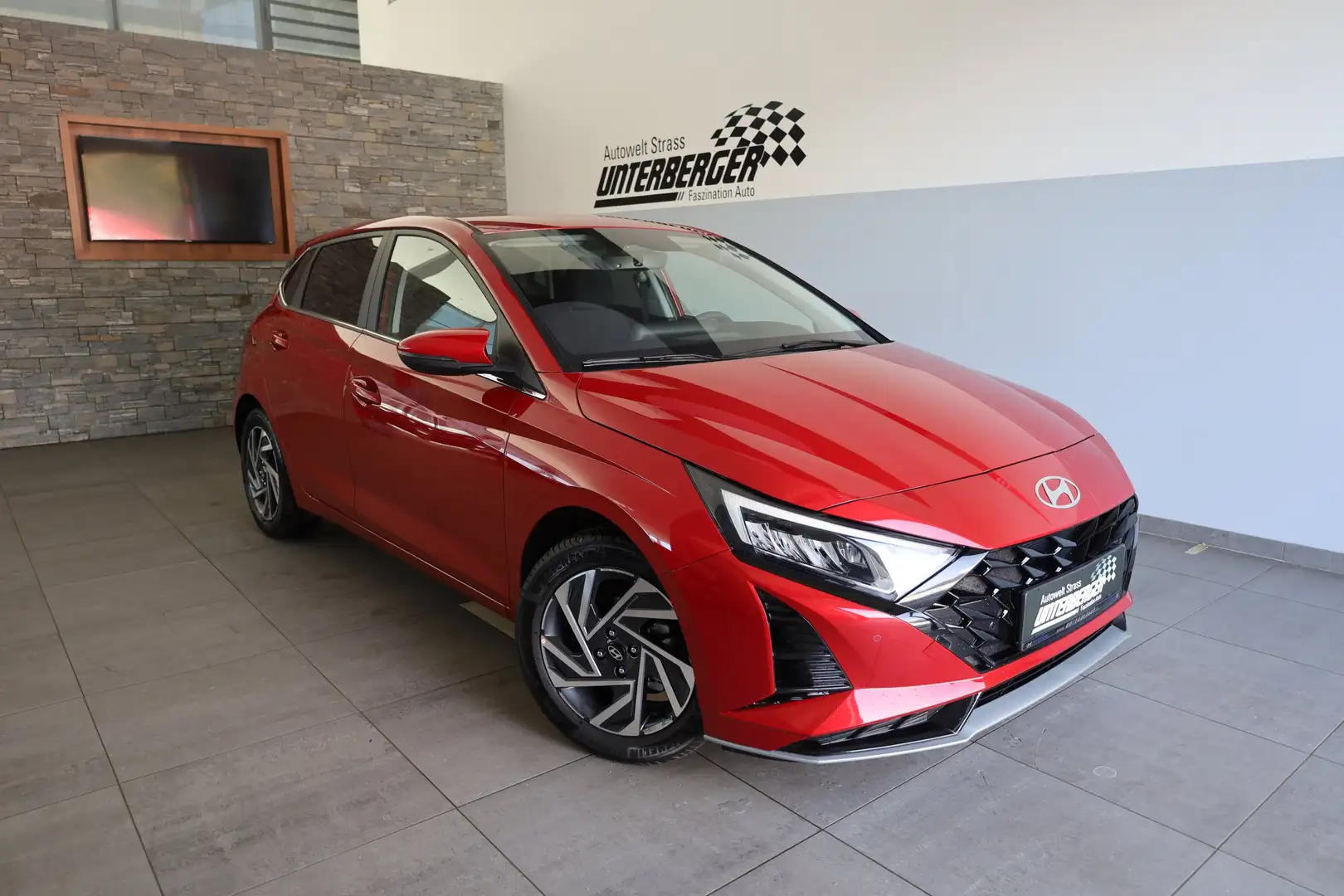 Hyundai i20 GO Plus 1.2 MPI Rood - 1