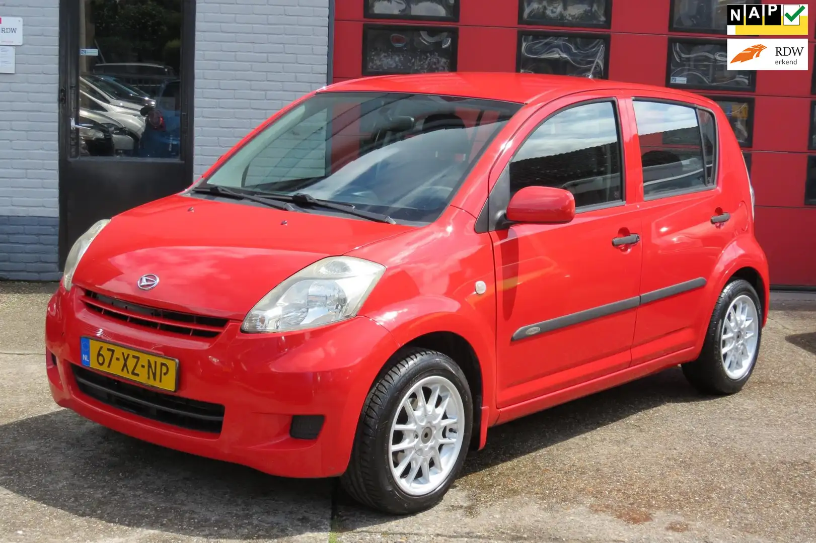 Daihatsu Sirion 2 1.0-12V , AIRCO , SPORTVELEGEN , NWE APK Červená - 1
