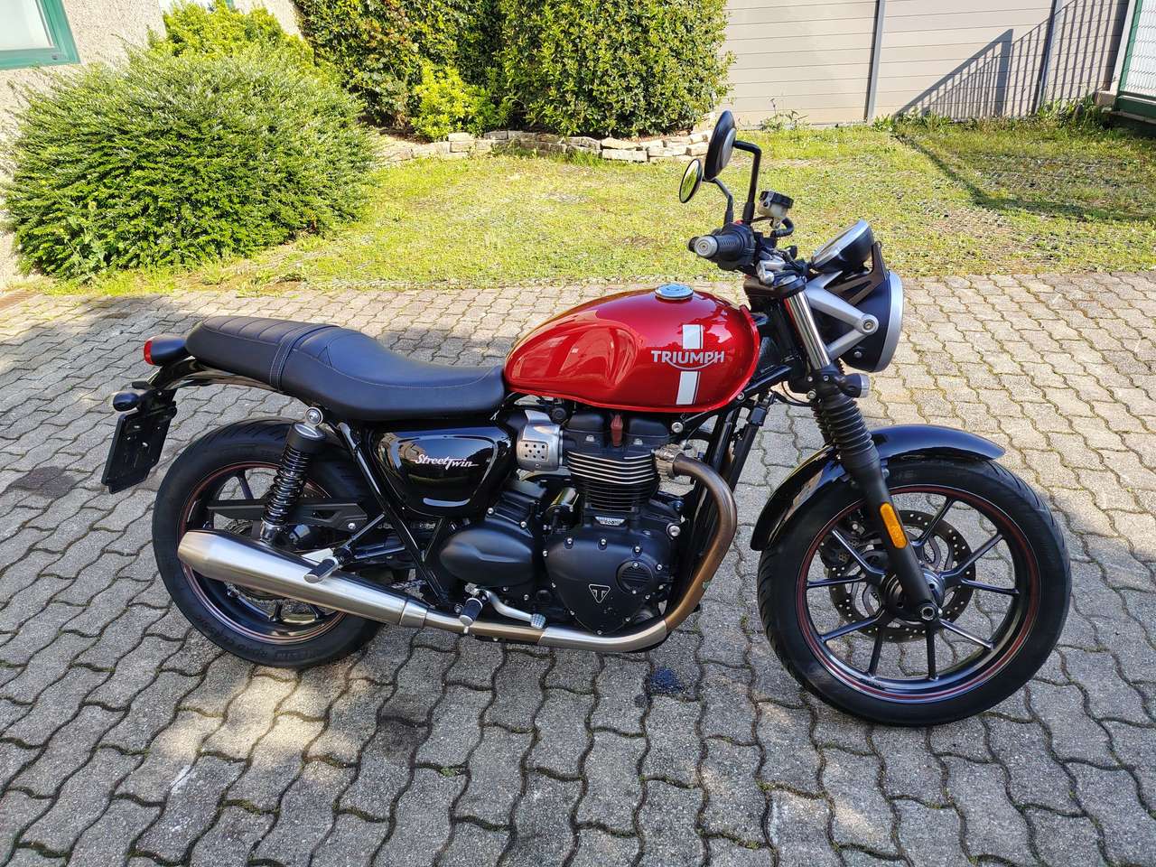 Triumph Street Twin 900