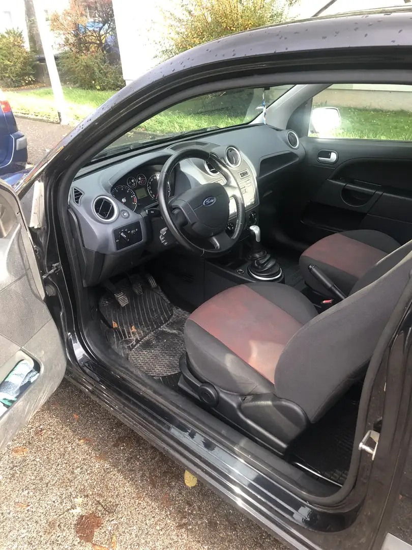 Ford Fiesta 1.3 Ambiente - 2