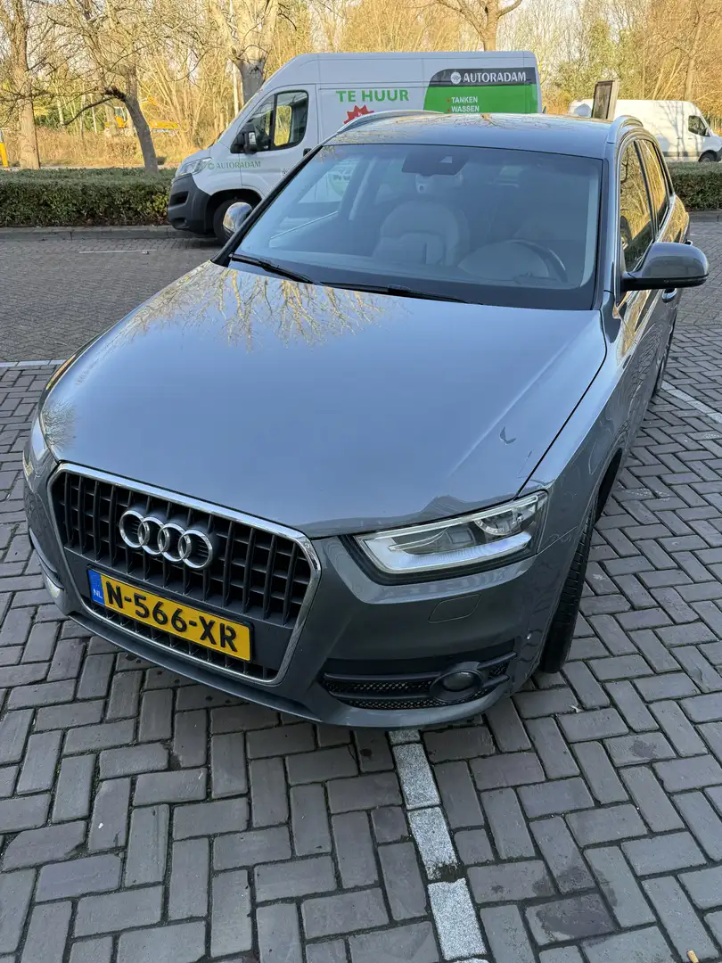 Audi Q3 2.0 TFSI q. Pro Line Grijs - 1