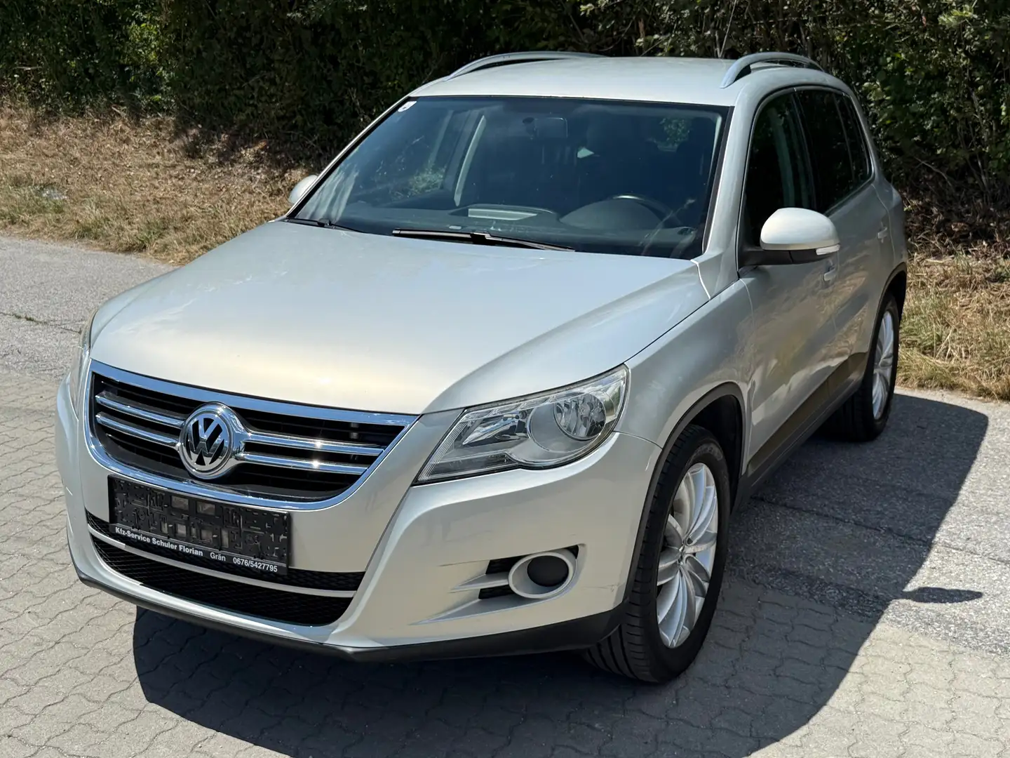 Volkswagen Tiguan 2.0 TDI Sport 4Motion Grau - 1
