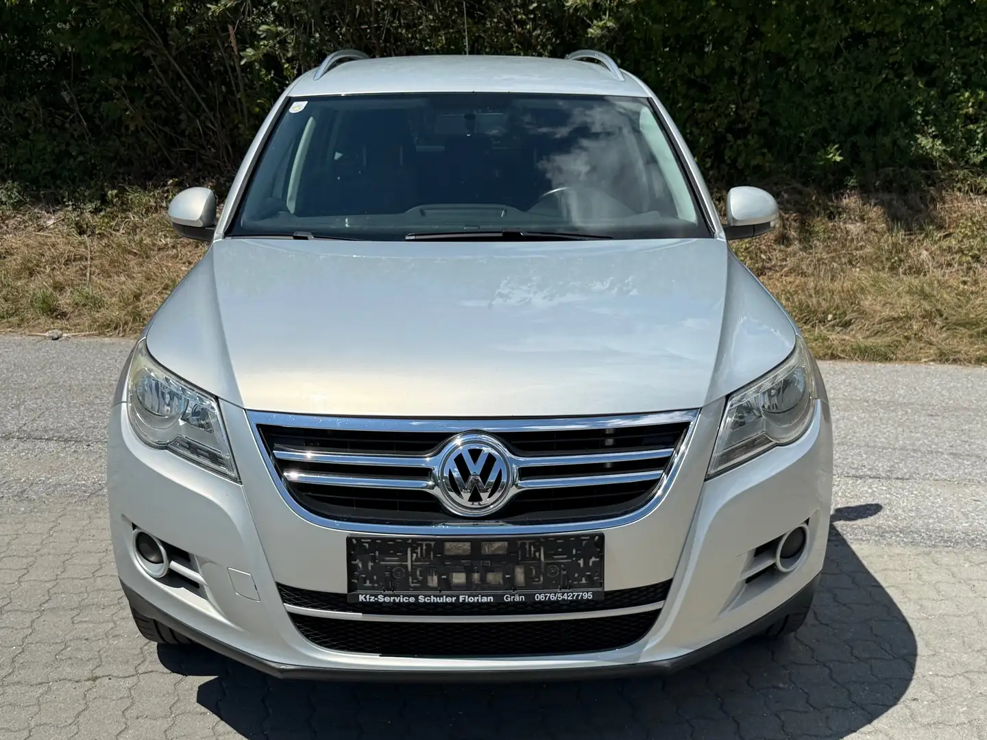 Volkswagen Tiguan 2.0 TDI Sport 4Motion Grau - 2