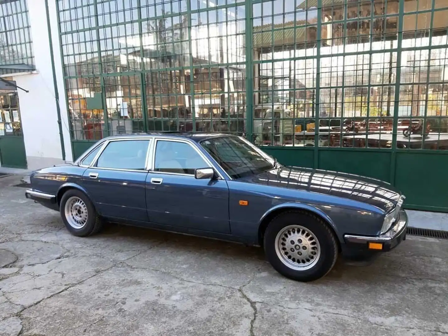 Jaguar XJ XJ6 3.6 Sovereign (XJ40) Blu/Azzurro - 1