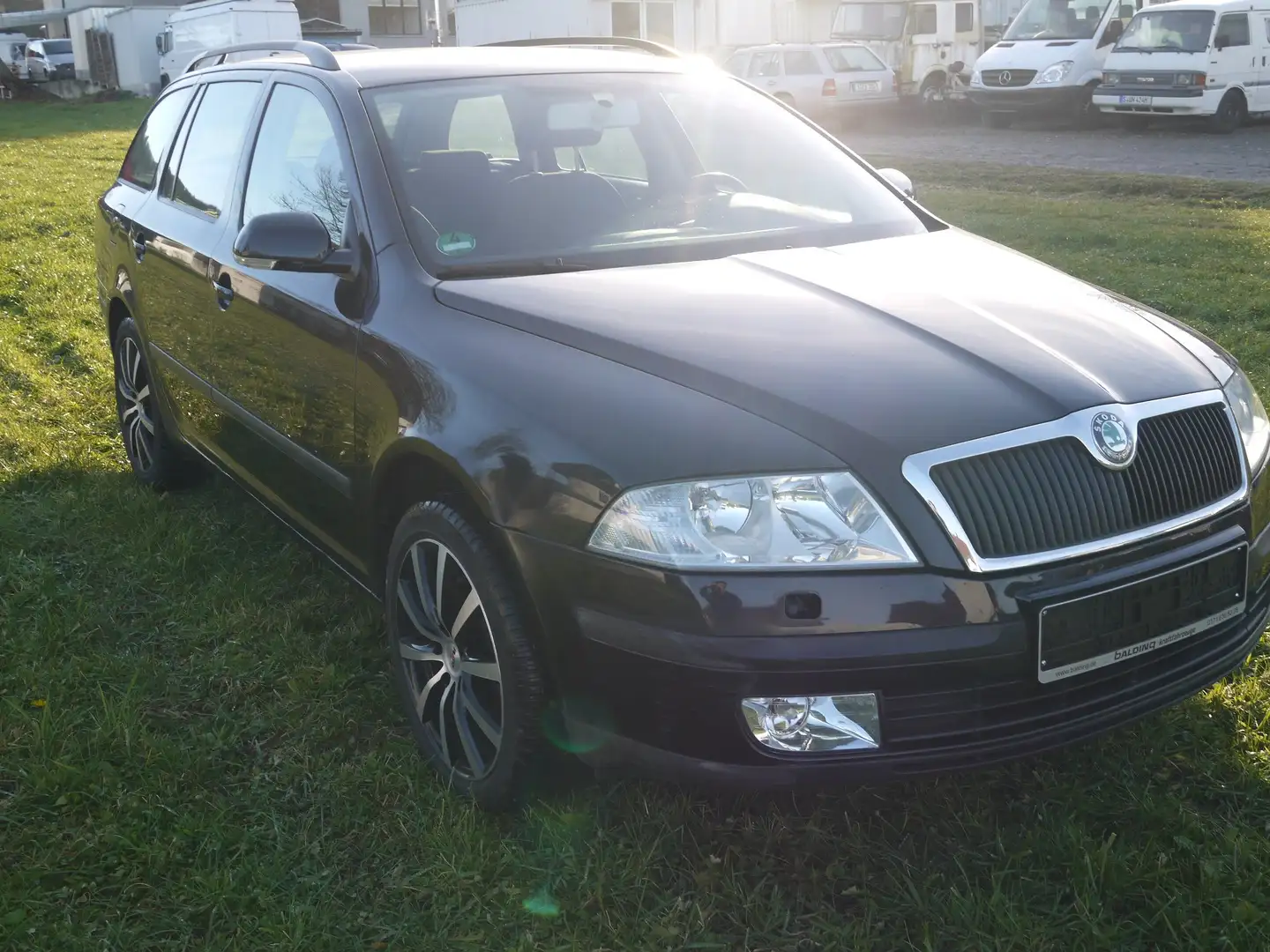 Skoda Octavia Combi Ambiente 2.0 TDI Schwarz - 2