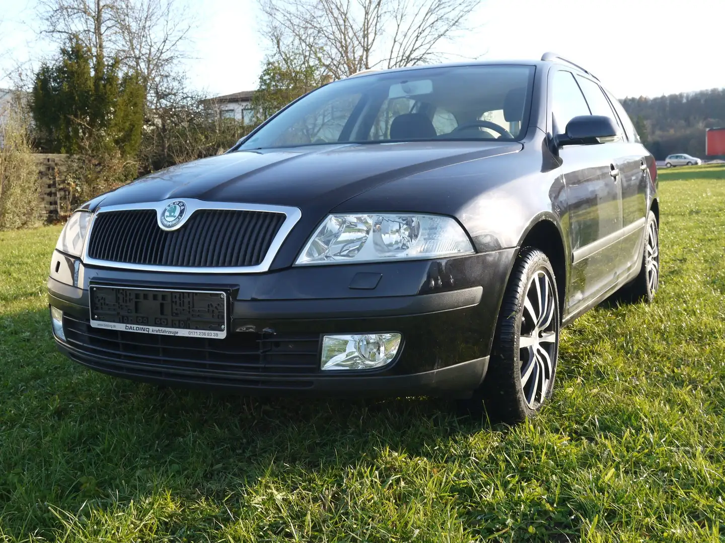 Skoda Octavia Combi Ambiente 2.0 TDI Schwarz - 1