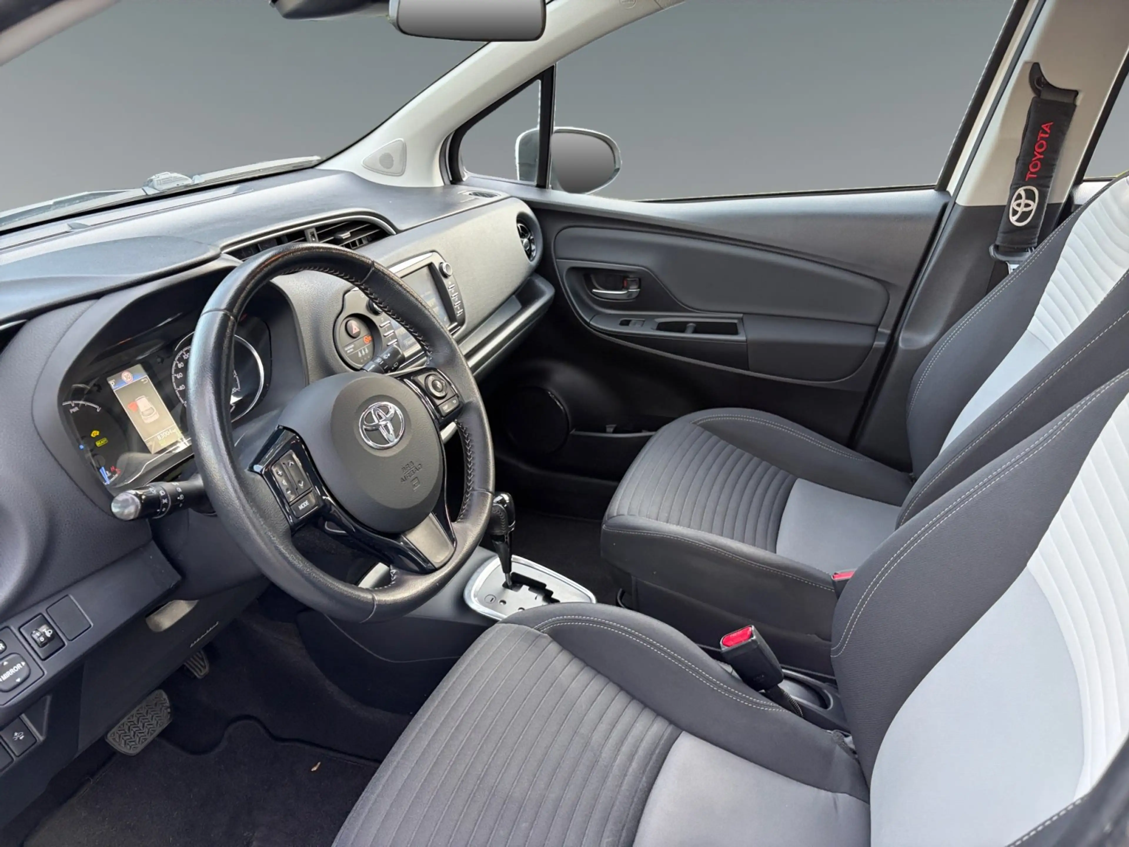 Toyota Yaris 1.5 Hybrid Comfort *KAMERA*KLIMA*SHZ* — photo 10