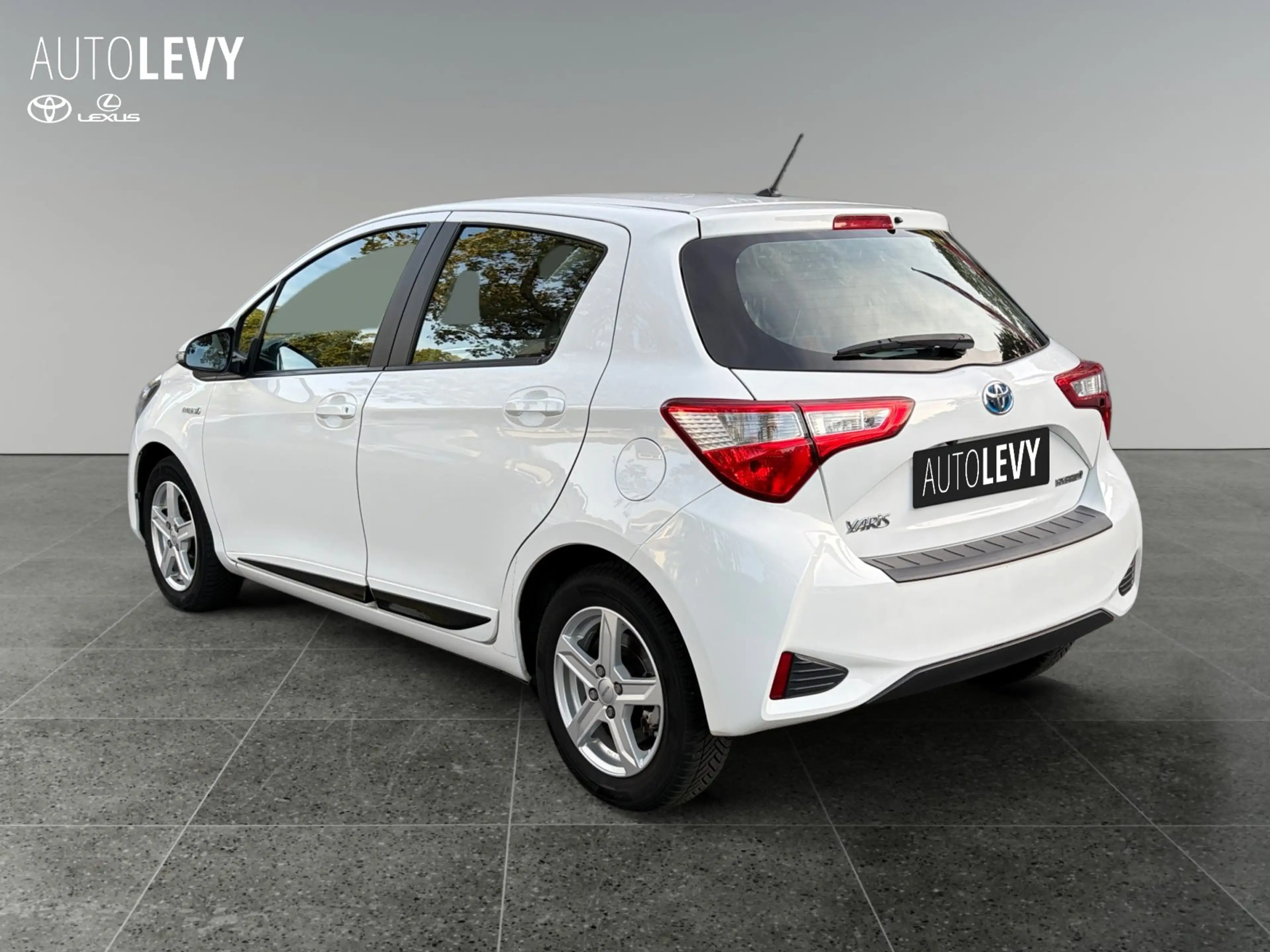 Toyota Yaris 1.5 Hybrid Comfort *KAMERA*KLIMA*SHZ* — photo 4