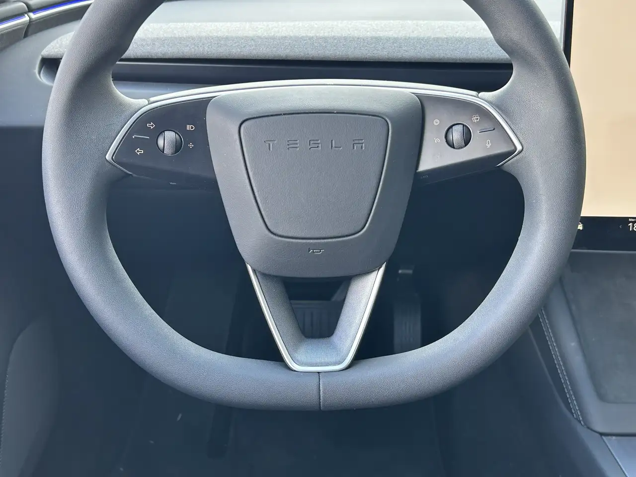 Tesla Model 3 снимка Tesla Model 3