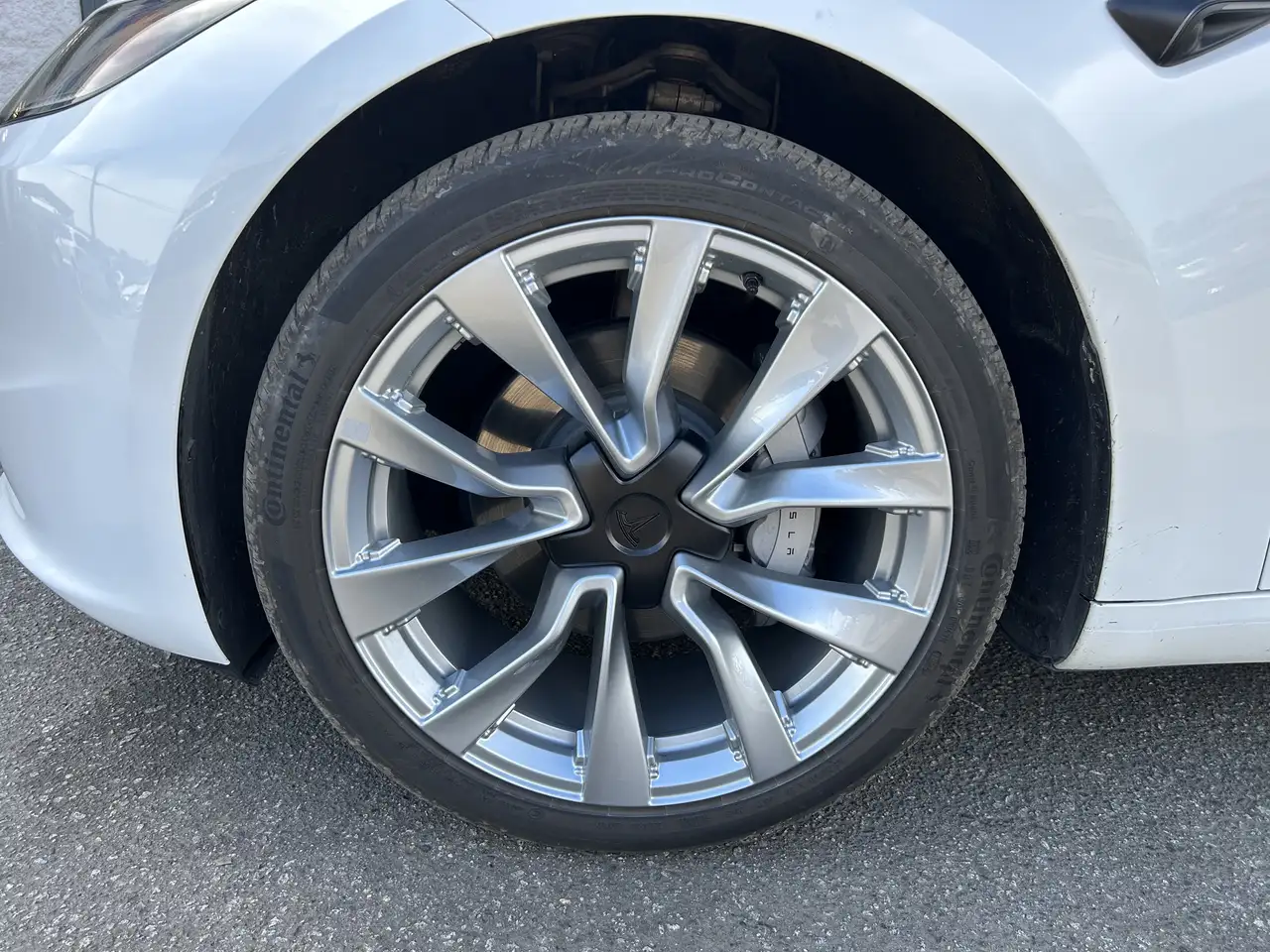 Tesla Model 3 снимка Tesla Model 3