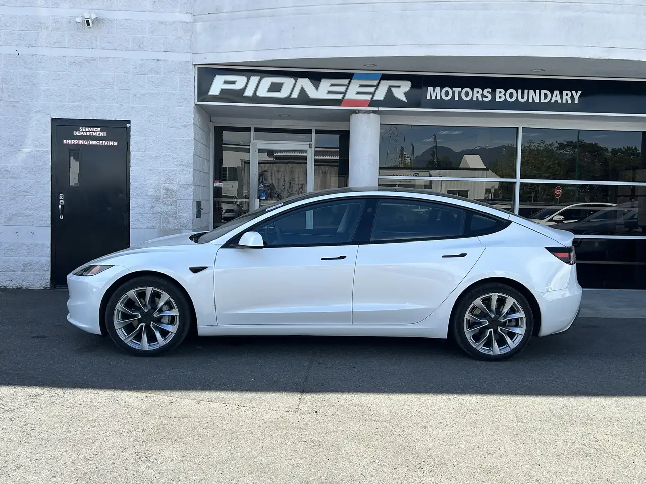 Tesla Model 3 снимка Tesla Model 3