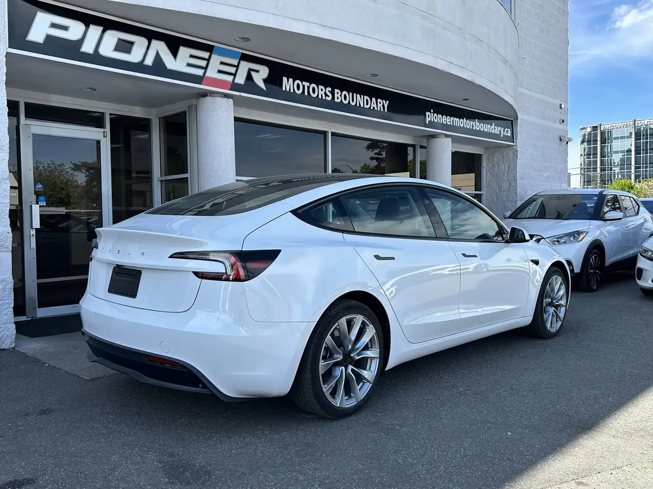 Tesla Model 3 снимка Tesla Model 3