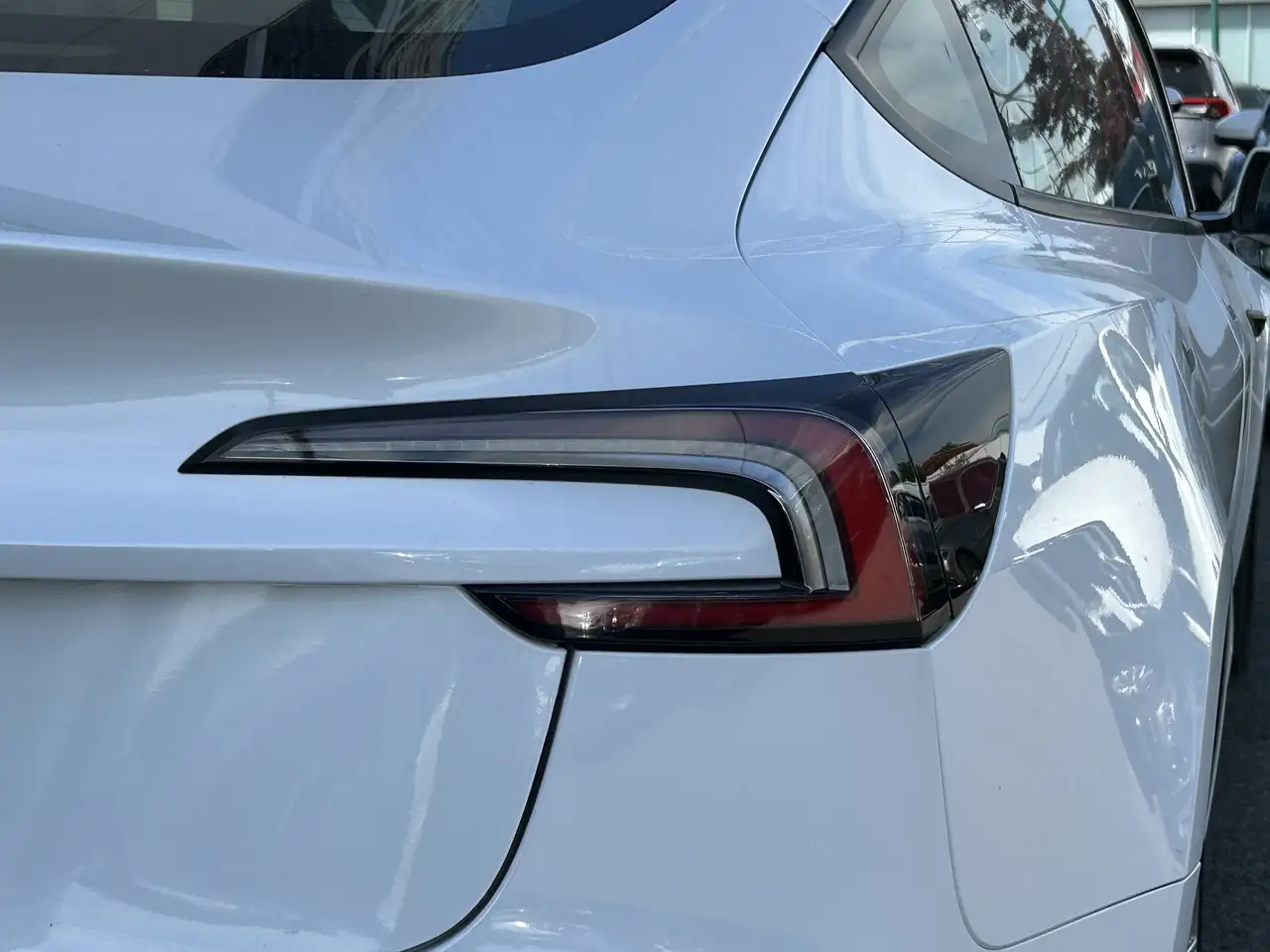Tesla Model 3 снимка Tesla Model 3