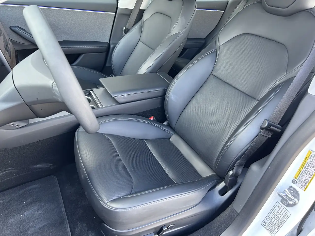 Tesla Model 3 снимка Tesla Model 3