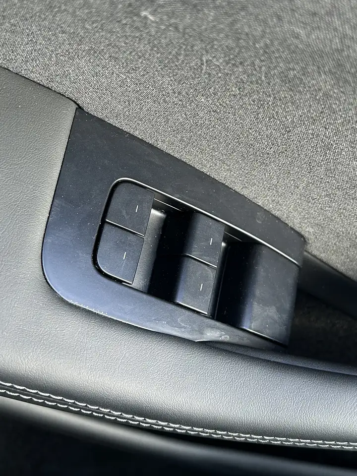 Tesla Model 3 снимка Tesla Model 3