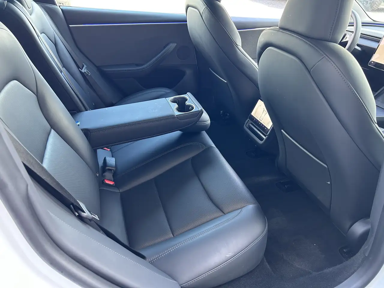 Tesla Model 3 снимка Tesla Model 3