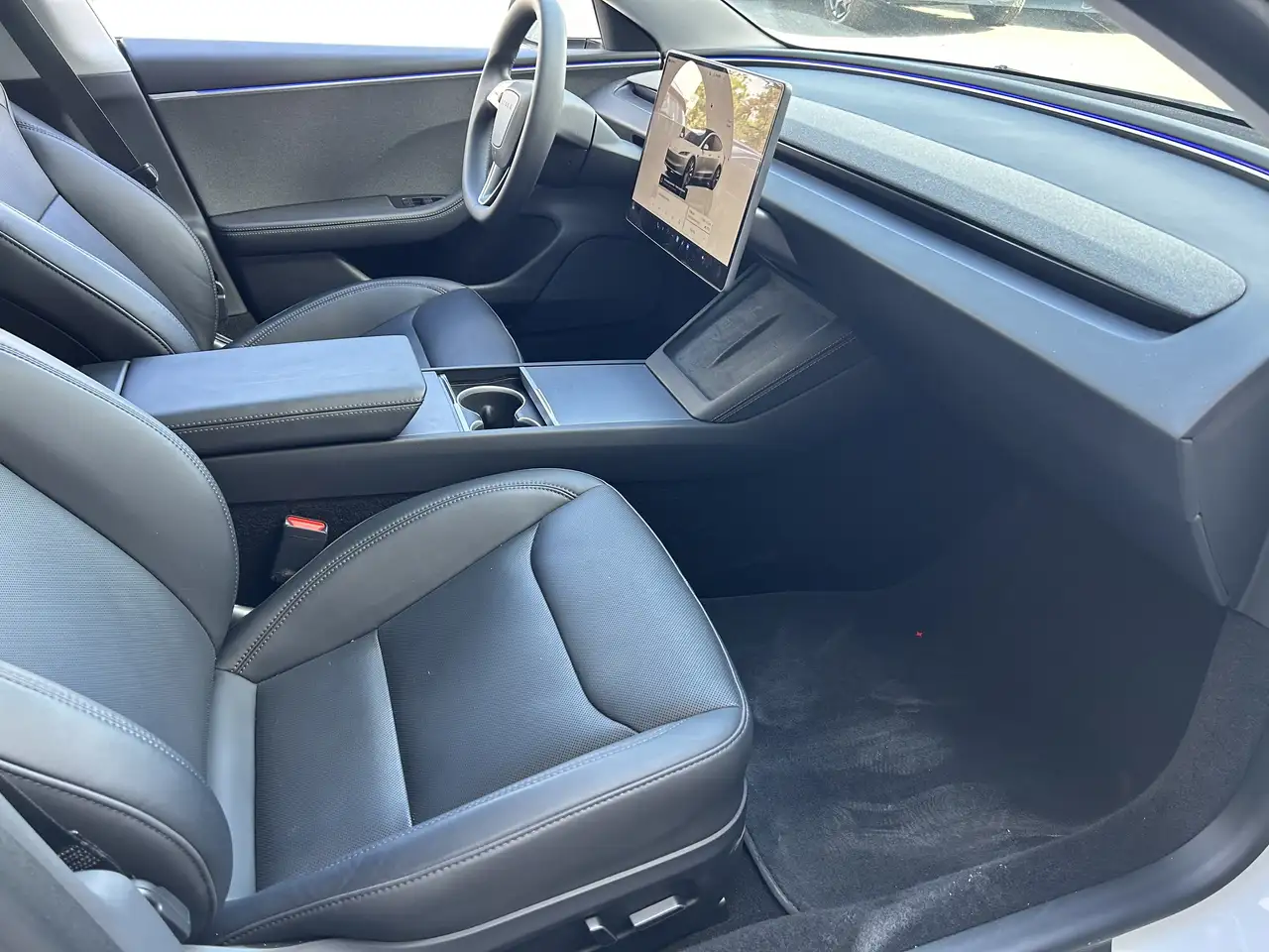Tesla Model 3 снимка Tesla Model 3