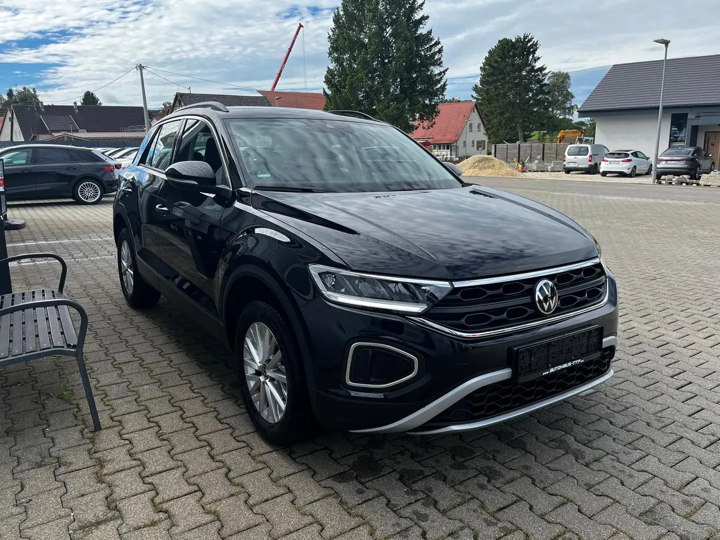 Volkswagen T-Roc 1.5 TSI Life 5-Jahre-Garantie R.Kamera LED Schwarz - 1