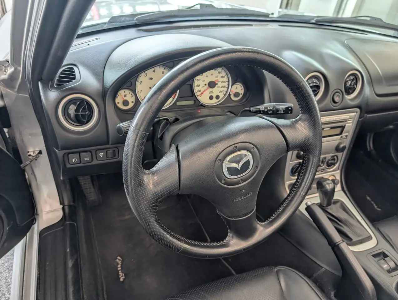 Mazda MX-5 Miata photo Mazda MX-5 Miata