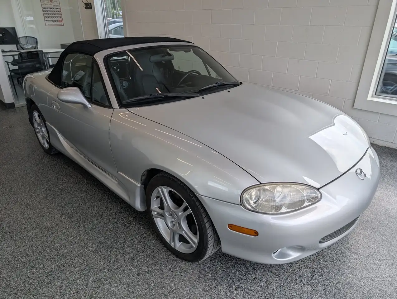 Mazda MX-5 Miata photo Mazda MX-5 Miata